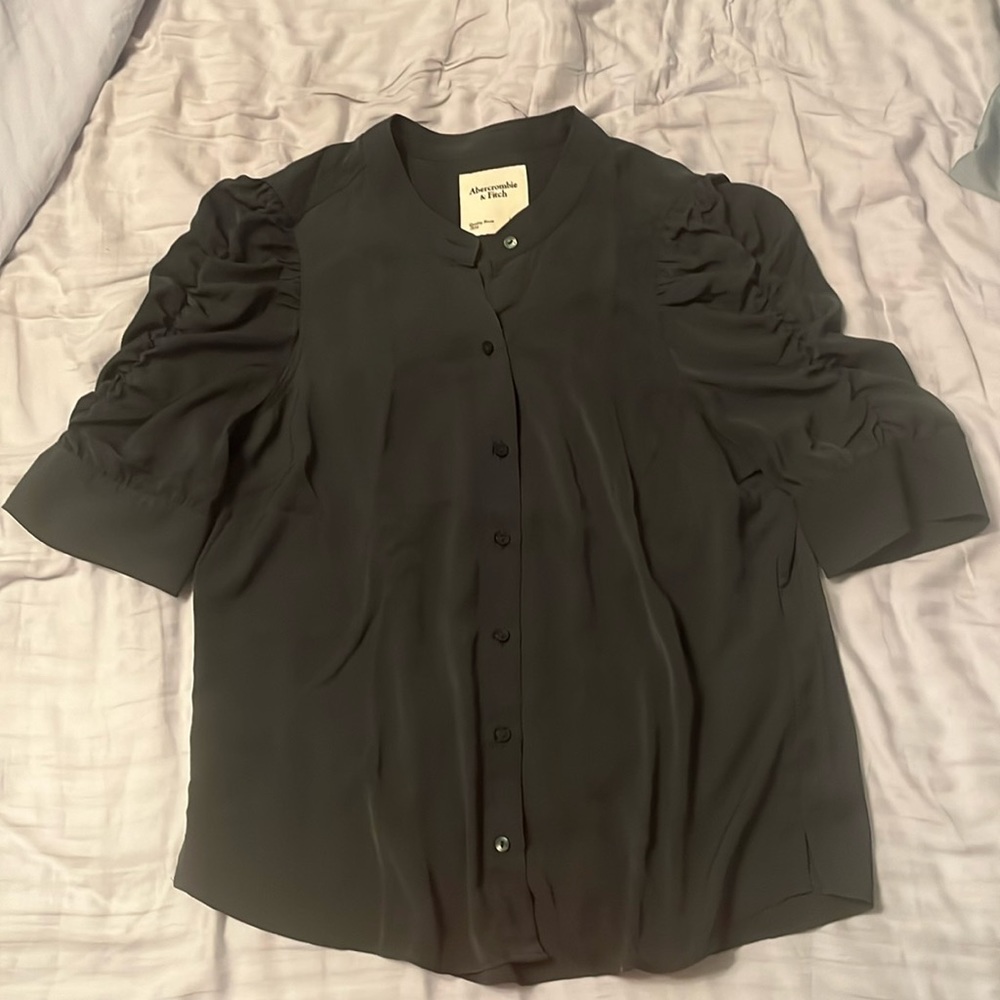 Abercrombie and Fitch short sleeve dark green blouse. Size small